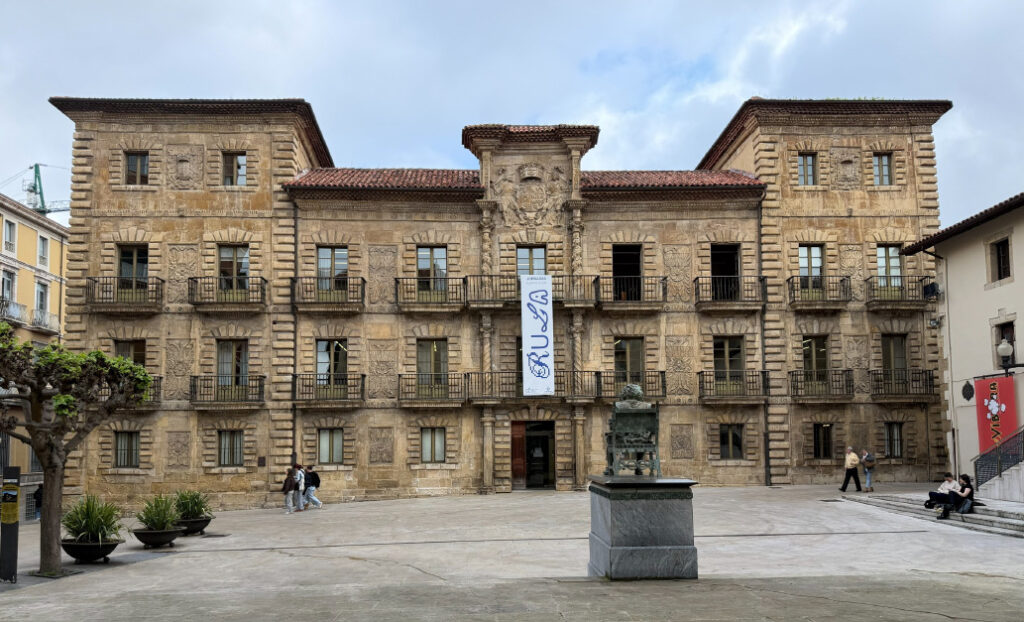Palacio de Camposagrado (s. XVII).