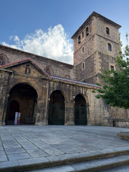 Iglesia de San Nicolás de Bari (s. XIII).